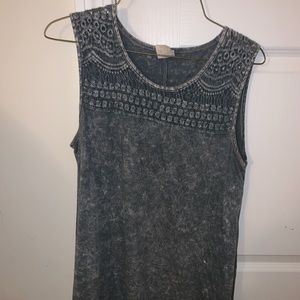 Grey loose top w pattern